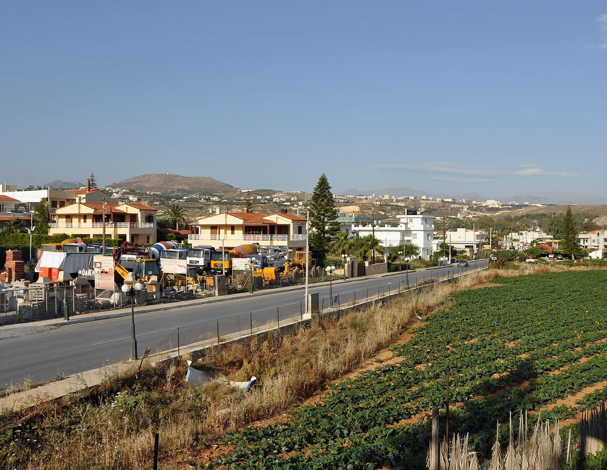 National road in Crete, illustration of driving a rental car from Heraklion Airport