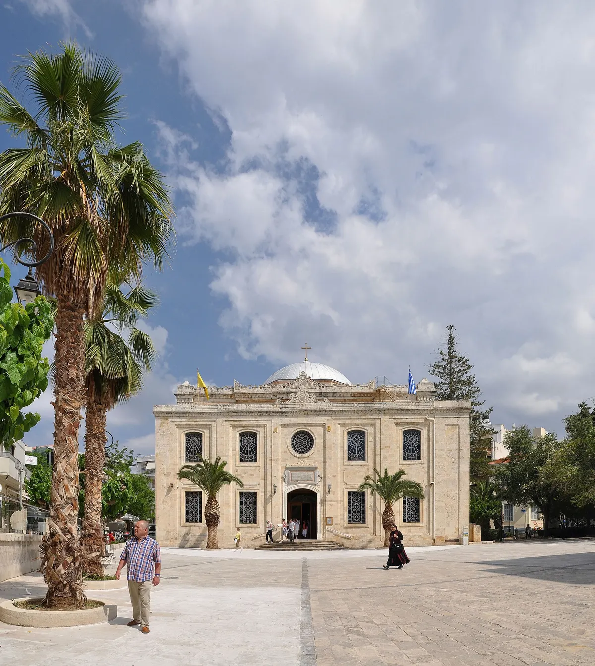 Agios Titos church in central Heraklion, illustration of the Olive Green Hotel area near Heraklion Airport