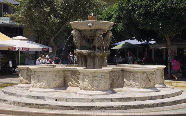 Lions Square (Morosini fountain), a short walk from Kastro Hotel (illustration), near Heraklion Airport